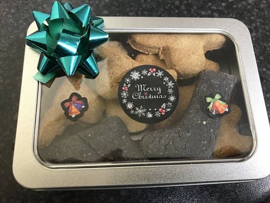 WIN A TIN OF HAND-MADE CHRISTMAS DOGGIE TREATS WORTH  £ 8.95