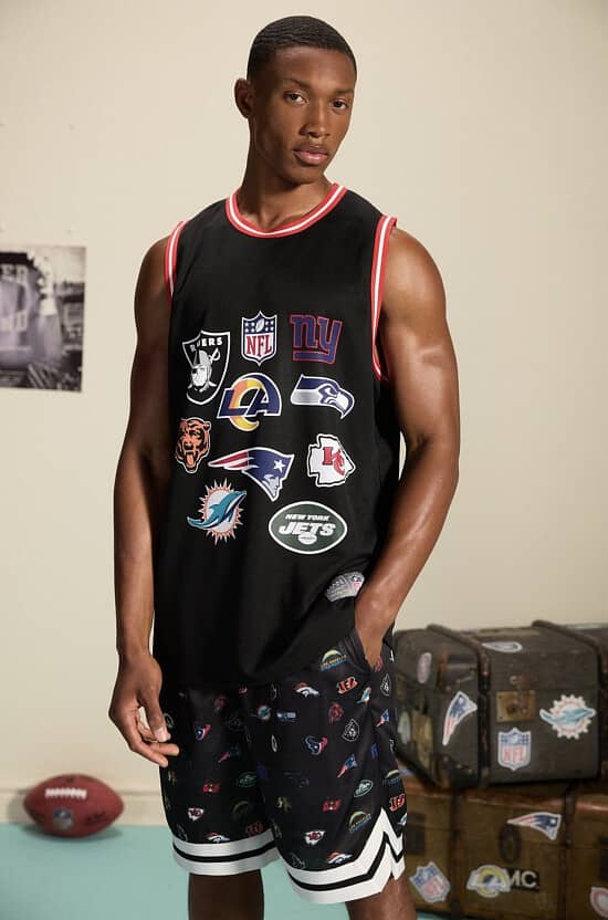 Upgrade Your Wardrobe: Shop Men's T-Shirts & Vests on Sale Now!