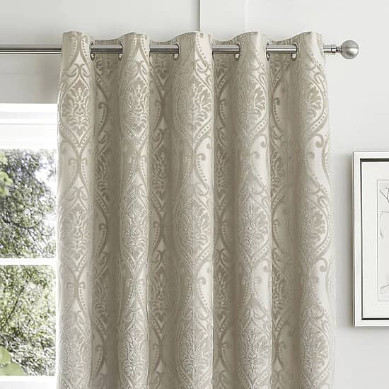 Sleek Style, Unbeatable Savings: Up to 70% Off on Eyelet Curtains!