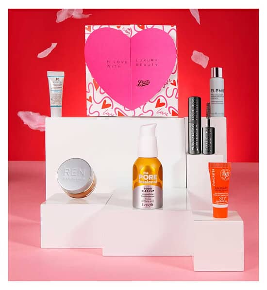 Indulge in luxury and Save £30.95 on the Boots In Love With Luxury Beauty Valentines Beauty Box!