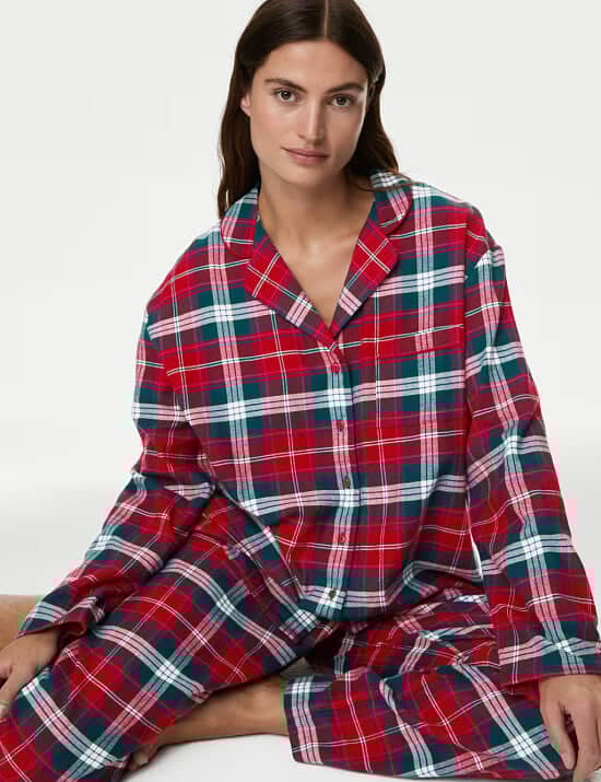 Dream in Style – 20% Off Women’s Nightwear! Shop Now!