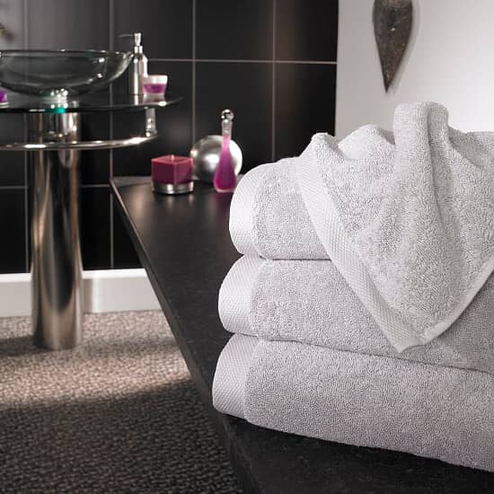 Wrap yourself in luxury! 🛁 Save up to 57% off towels!