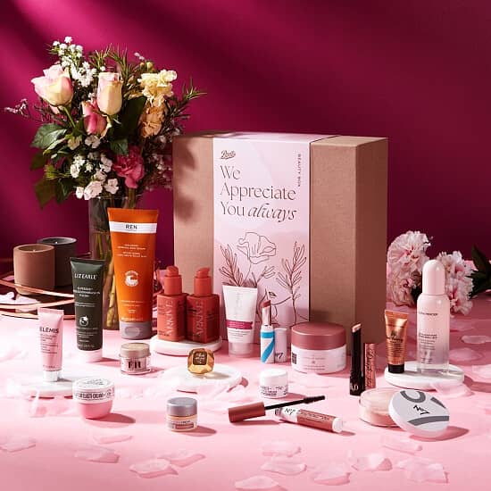Find the perfect Mother’s Day gift at Boots! 🎁💐 From beauty treats to fragrance favorites!
