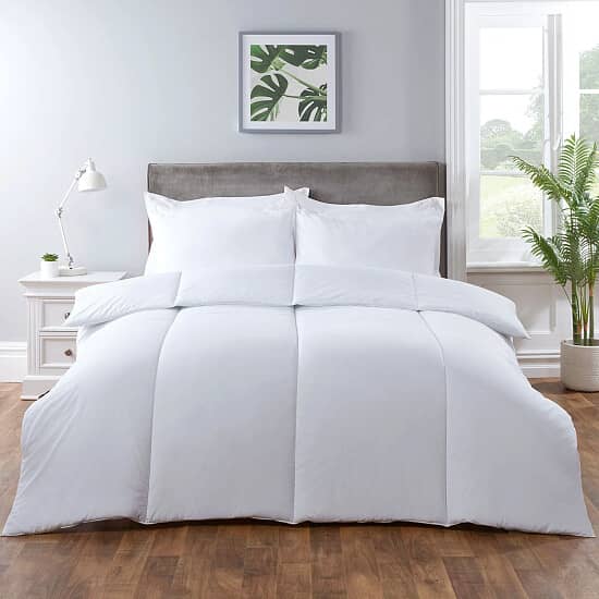 Cosy Comfort – Up to 60% Off Duvets & Pillows! 🛏️💤
