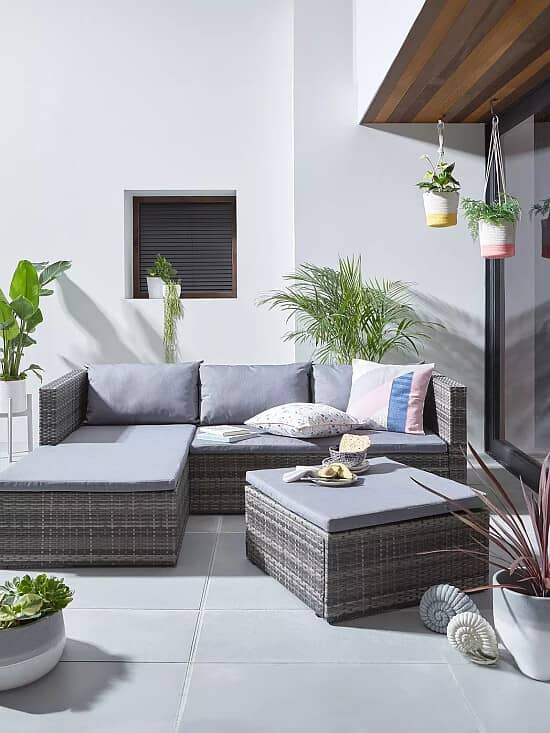 Up to 40% Off Garden Furniture – Style Your Outdoors for Less! 🌿🪑