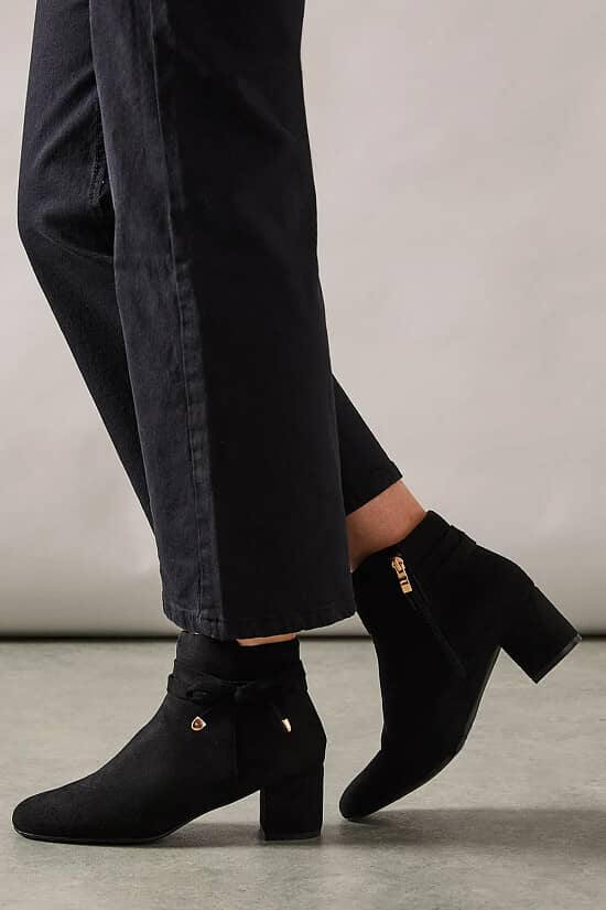 Step Up Your Style – Women’s Sale Shoes & Boots!