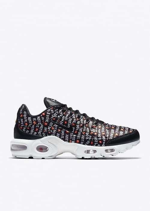 NEW ARRIVALS - Nike Air Max Plus SE W in Black/White/Total Orange £135.00!