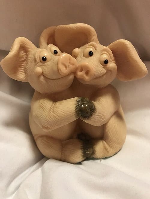 Vintage Piggin' Together Figurine Ornament David Corbridge 1997