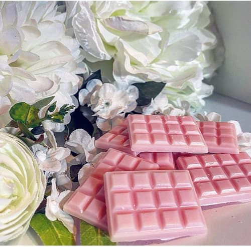 Pillow Box filled with mini wax melt bars