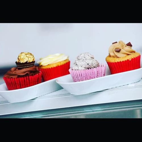 We deliver cupcakes to your door