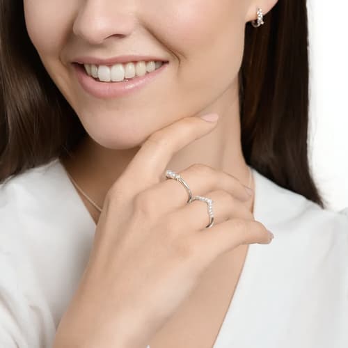 Don’t Miss Out! Save 39% on the Stunning THOMAS SABO Silver Curved Zirconia Ring!