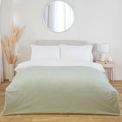 Stay Cosy for Less – Throws Up to 70% Off! Shop Now!