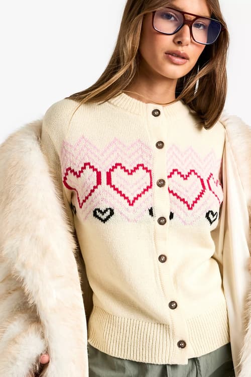 Snuggle up in style! 🧶 Enjoy up to 60% off on all Knitwear